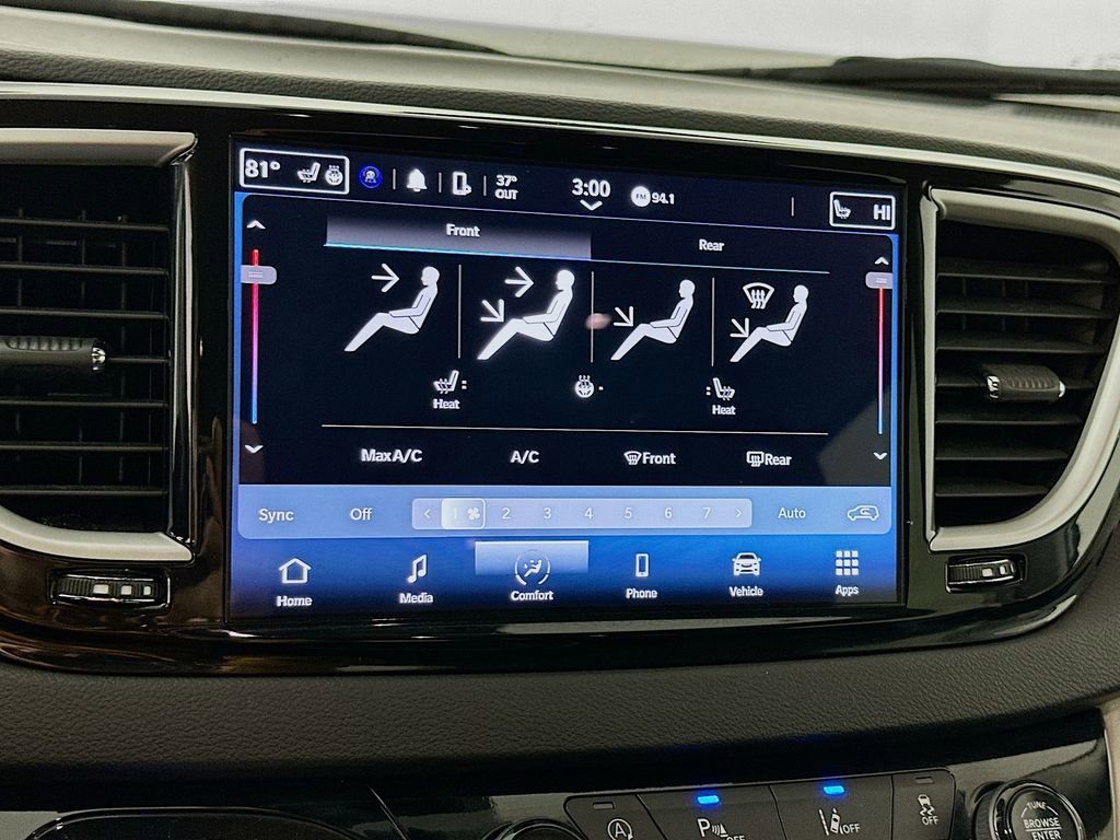 Certified 2024 Chrysler Pacifica Touring-L image 24