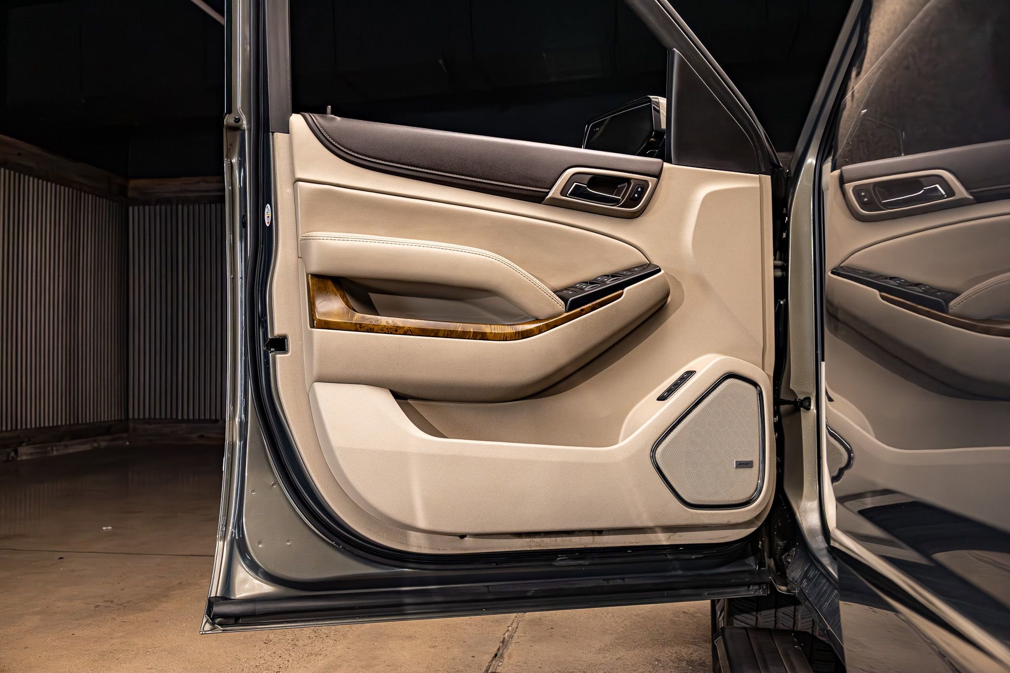 Used 2017 GMC Yukon Denali w/ Open Road Package AWD/4WD image 29