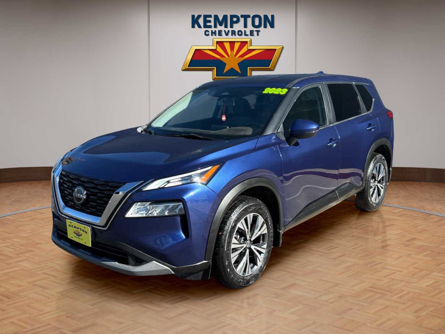 Used 2023 Nissan Rogue SV image 2