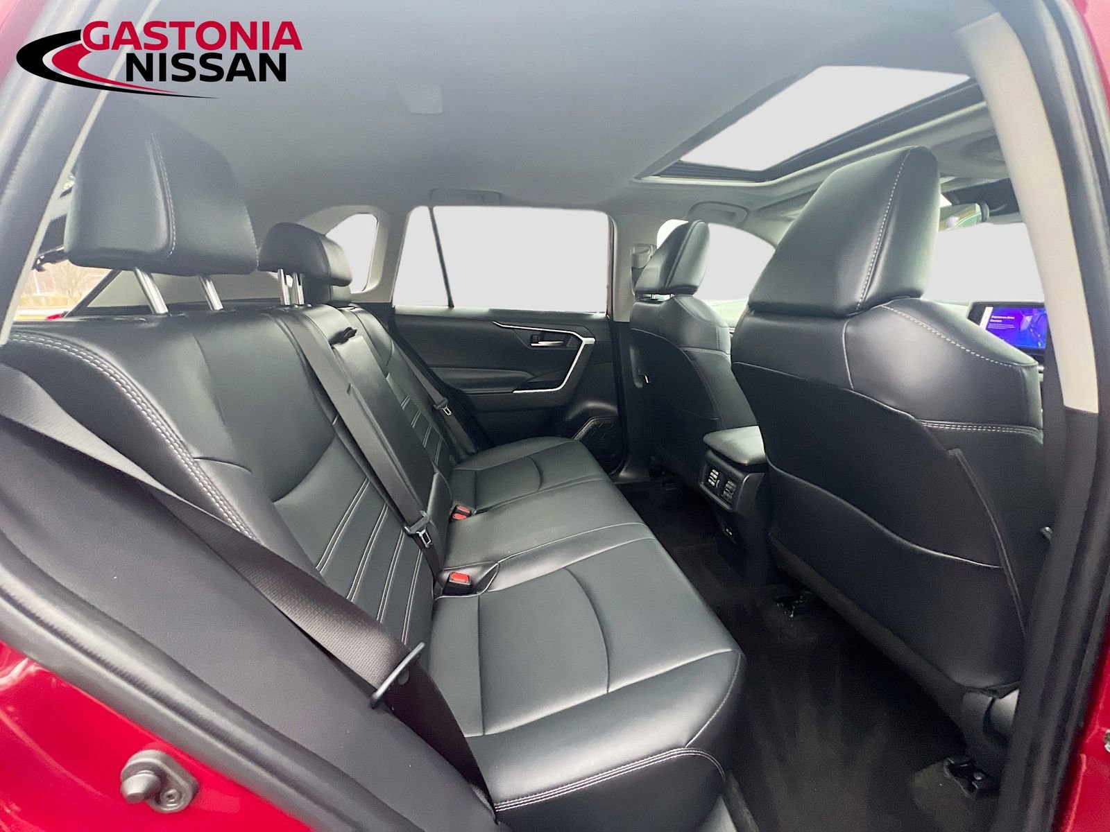 Used 2023 Toyota RAV4 XLE Premium image 36