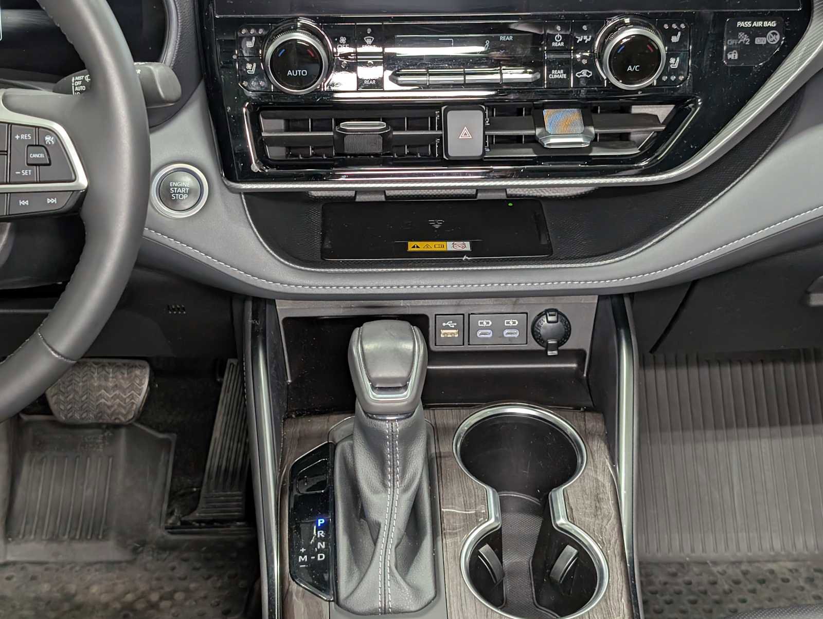 Used 2024 Toyota Highlander Platinum image 22