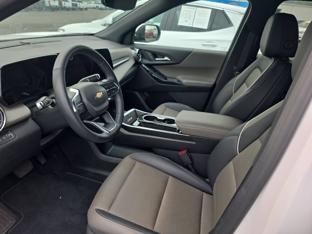 Used 2025 Chevrolet Equinox LT w/ Convenience Package II AWD/4WD image 11