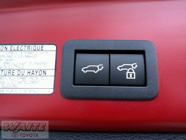 Used 2023 Toyota Corolla Cross XLE image 24