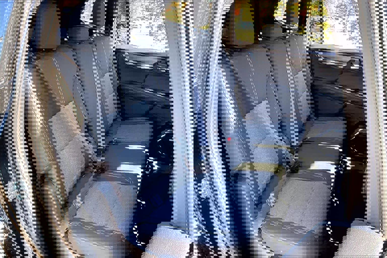 Used 2025 GMC Acadia Elevation image 17