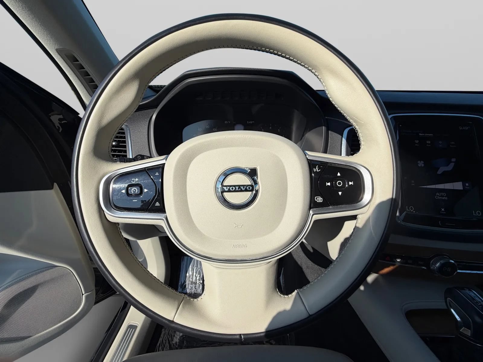 Used 2022 Volvo XC90 T5 Momentum w/ Protection Package Premier FWD image 20
