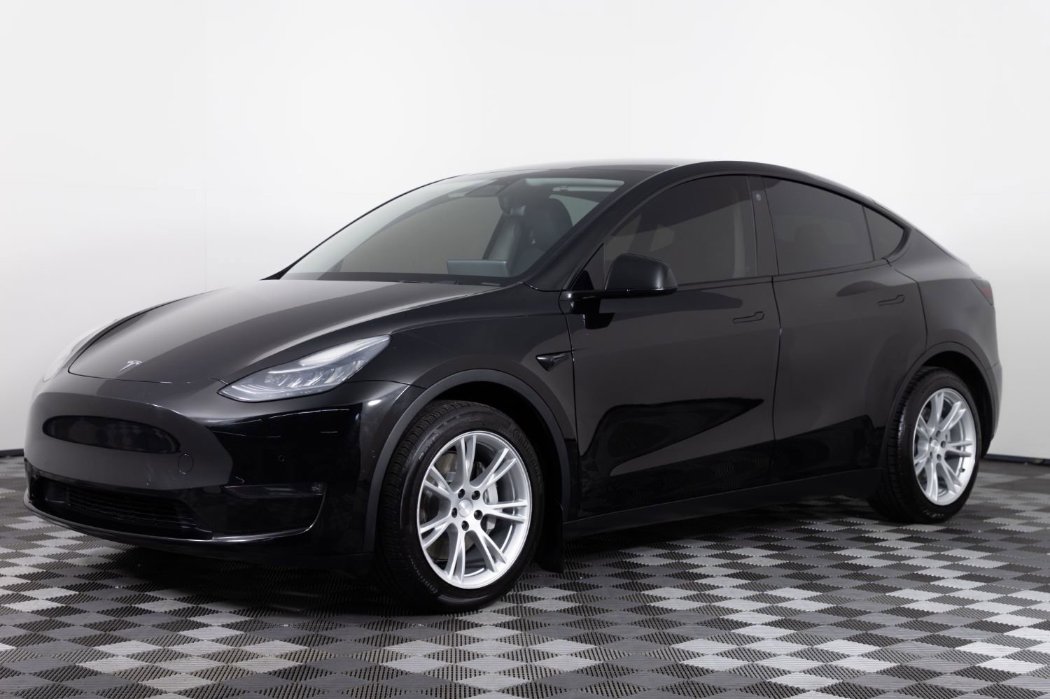 Used 2021 Tesla Model Y Long Range AWD/4WD image 1