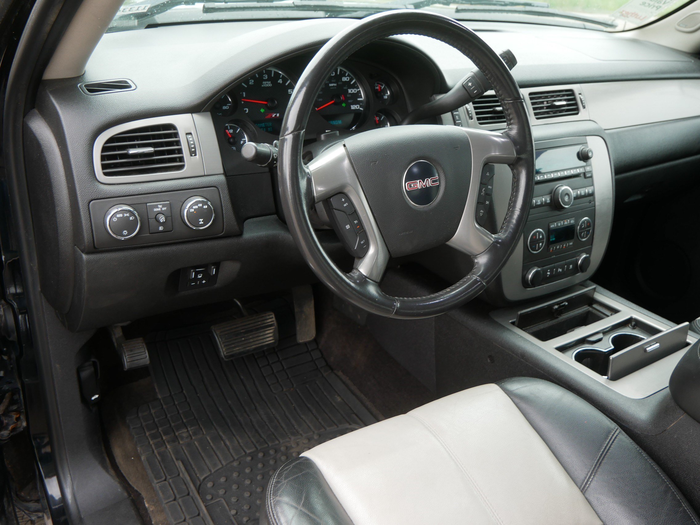 Used 2011 GMC Sierra 1500 SLT w/ All-Terrain Package AWD/4WD image 21