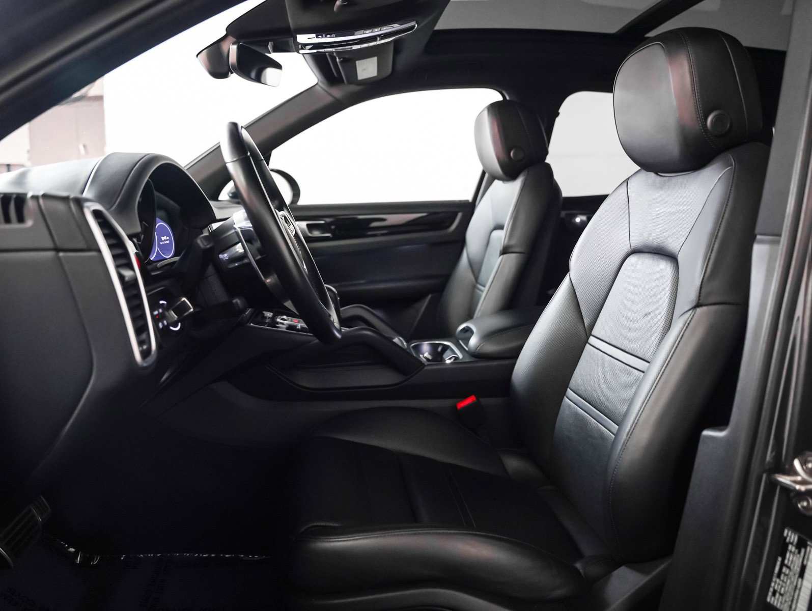 Used 2023 Porsche Cayenne S w/ Premium Package image 5