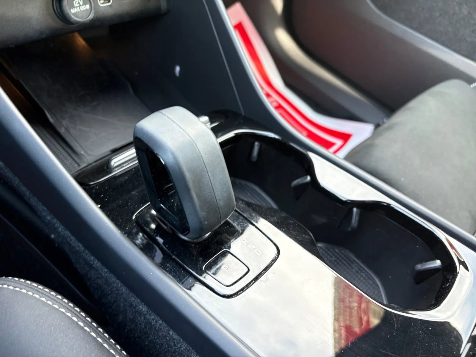 Used 2023 Volvo XC40 Recharge Plus image 31