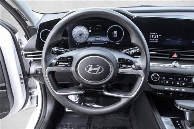 Used 2024 Hyundai Elantra SEL FWD image 12
