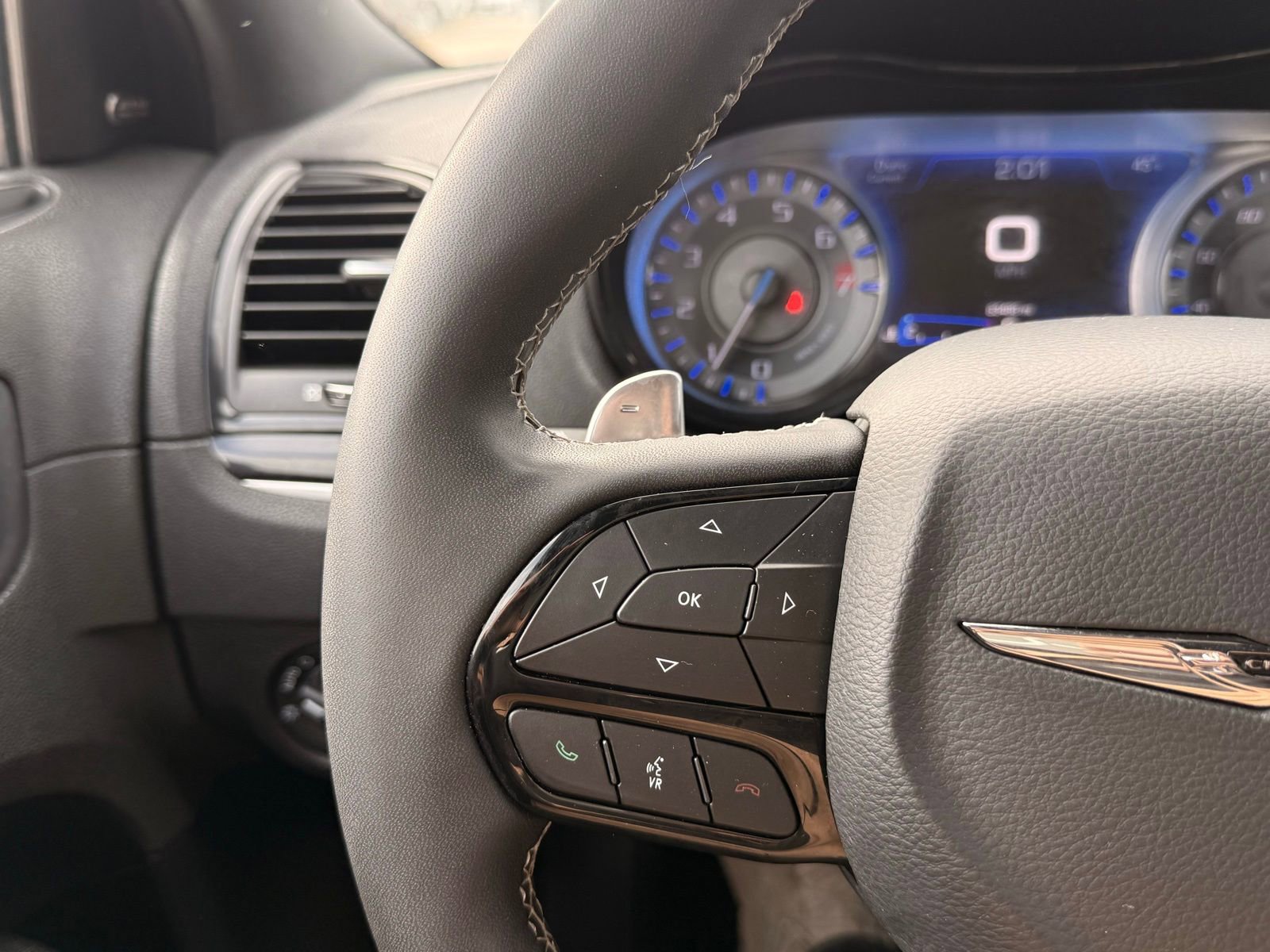 Used 2025 Chrysler Pacifica Limited FWD image 48