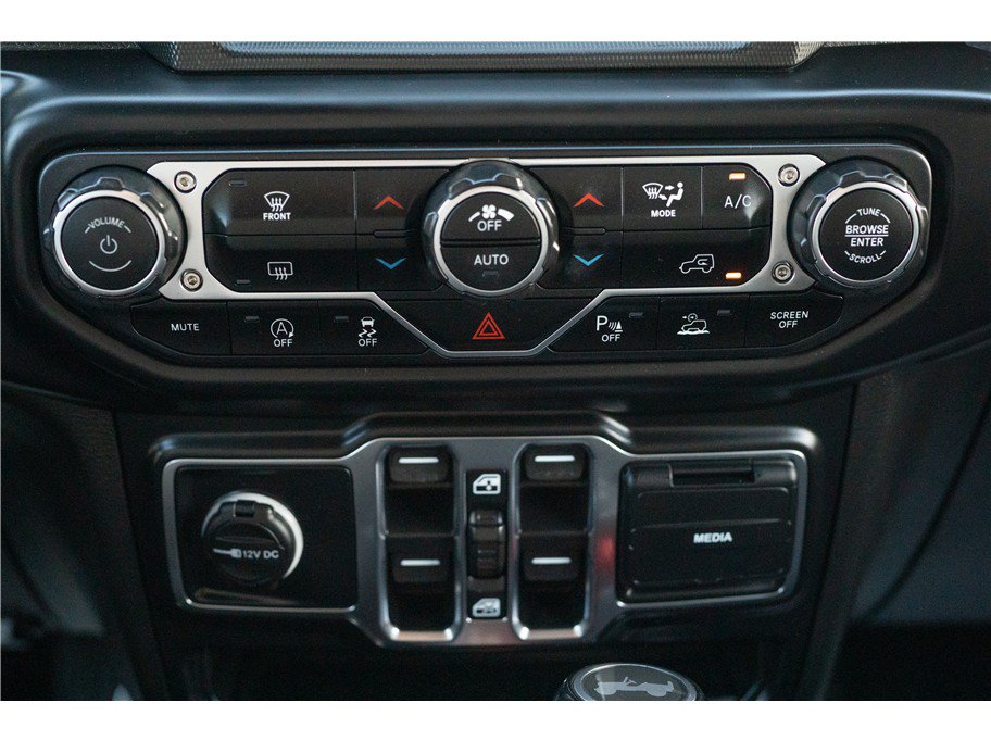 Used 2021 Jeep Wrangler Unlimited Sahara AWD/4WD image 14