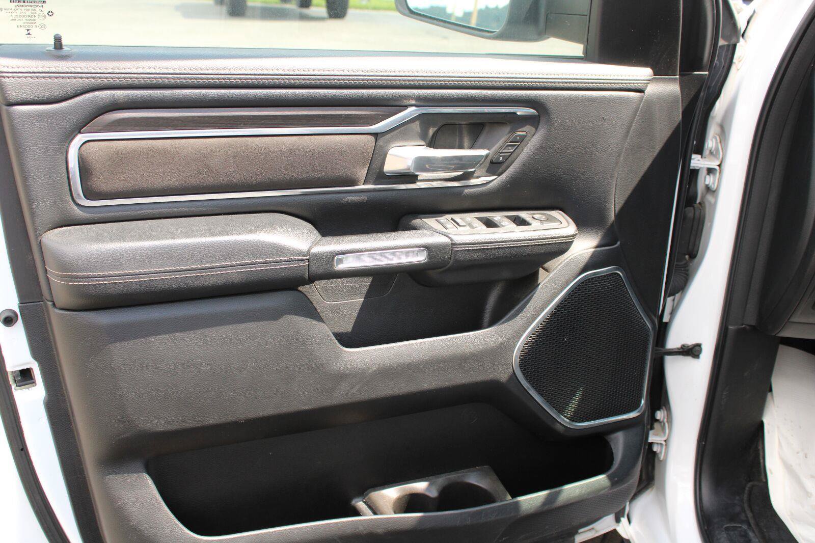Used 2025 RAM 1500 Laramie AWD/4WD image 16