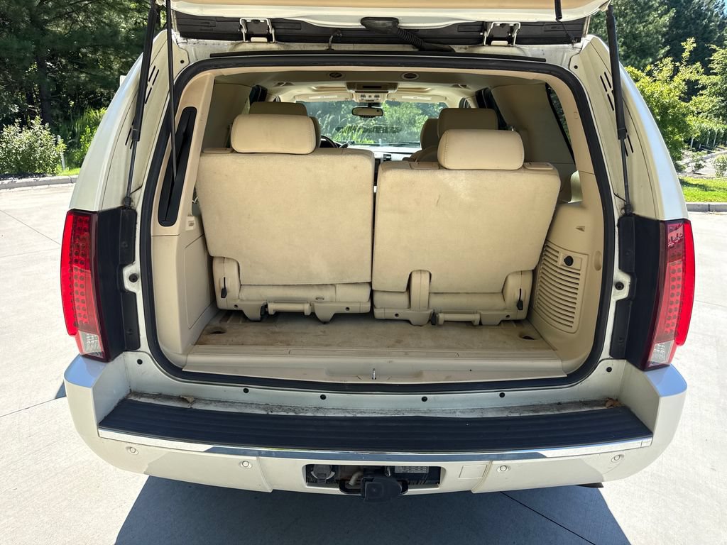 Used 2007 Cadillac Escalade AWD w/ Information Package image 32