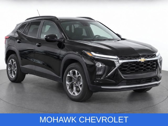 Used 2024 Chevrolet Trax LT w/ Driver Confidence Package FWD image 2