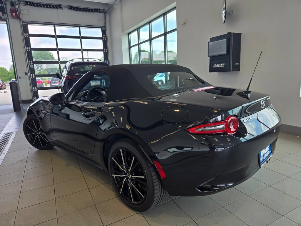 Used 2025 MAZDA MX-5 Miata Grand Touring RWD image 10