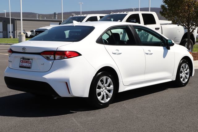 Used 2025 Toyota Corolla LE FWD image 6