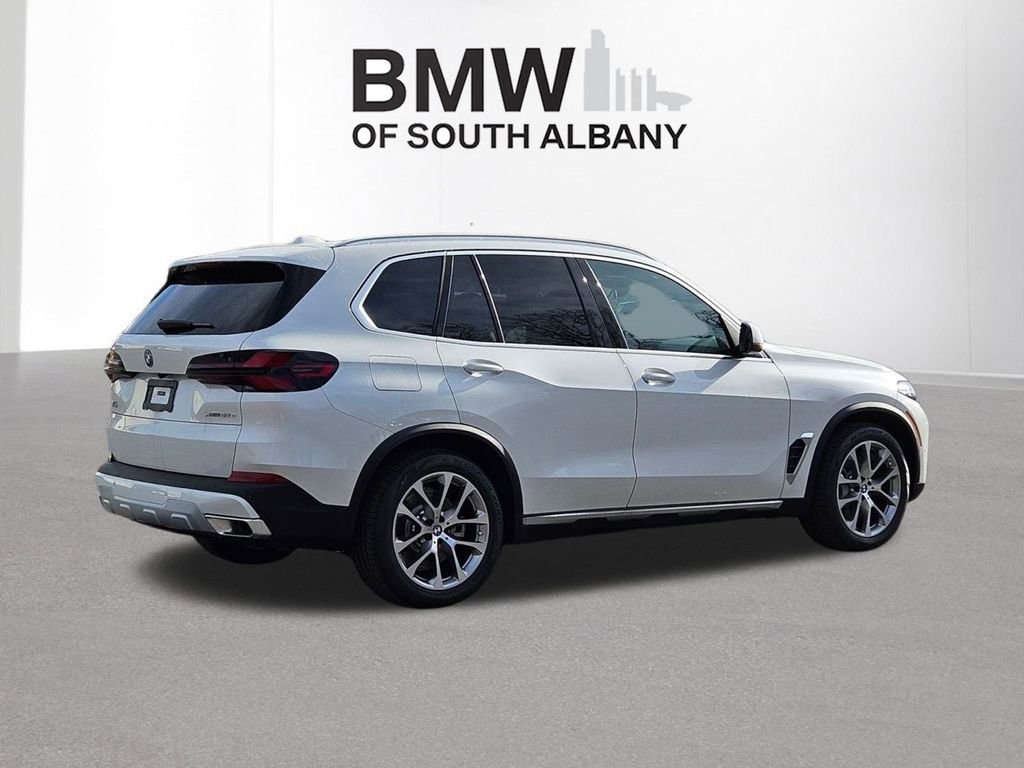 New 2026 BMW X5 xDrive50e image 4