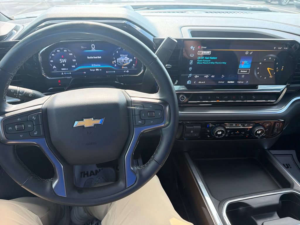 Used 2025 Chevrolet Silverado 2500 High Country w/ High Country Premium Package AWD/4WD image 16