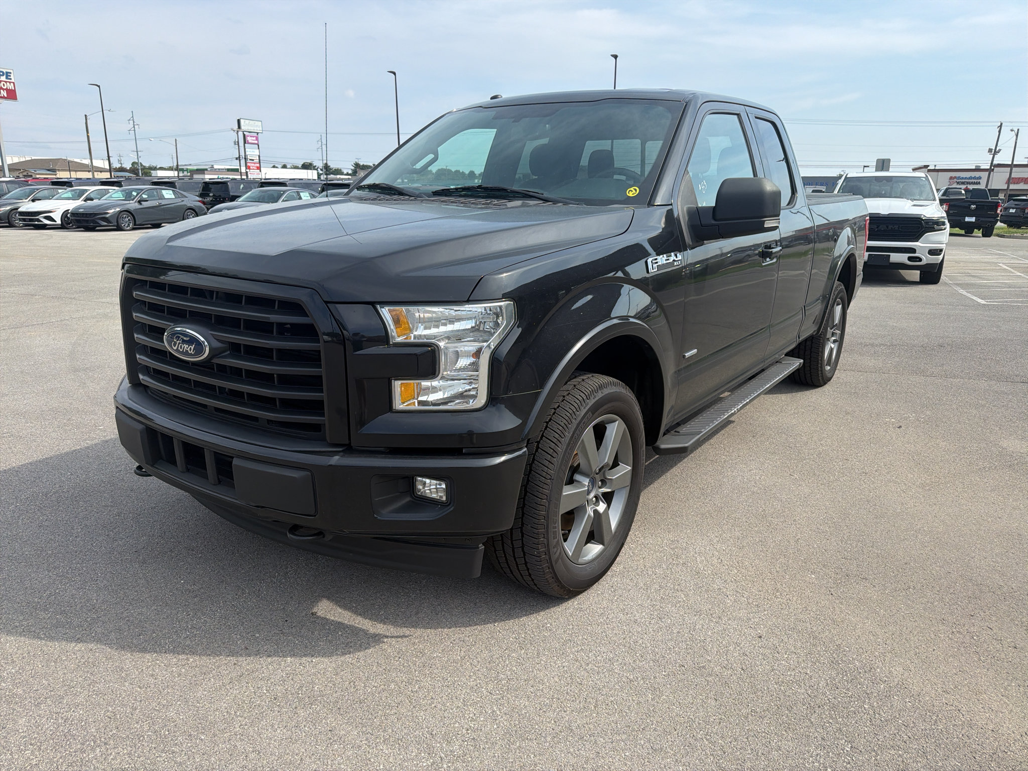 Used 2017 Ford F150 XLT w/ Equipment Group 302A Luxury AWD/4WD image 7