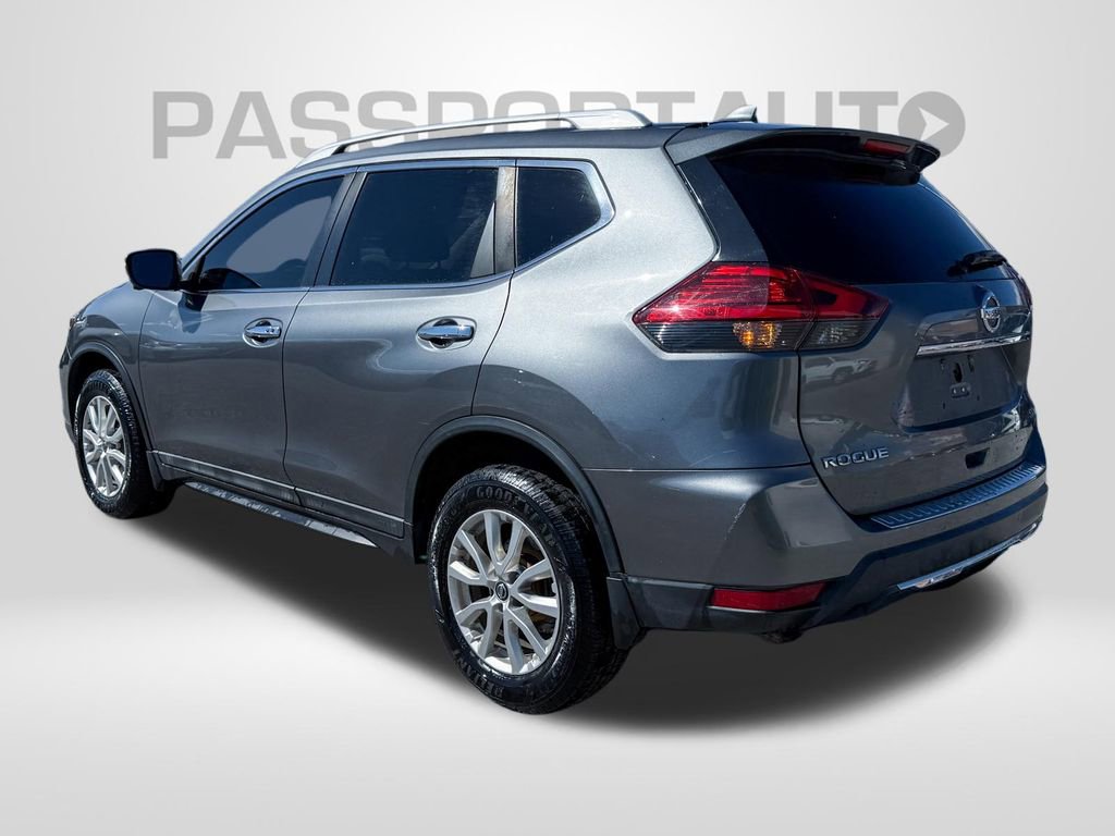 Used 2017 Nissan Rogue SV w/ SV Premium Package image 3