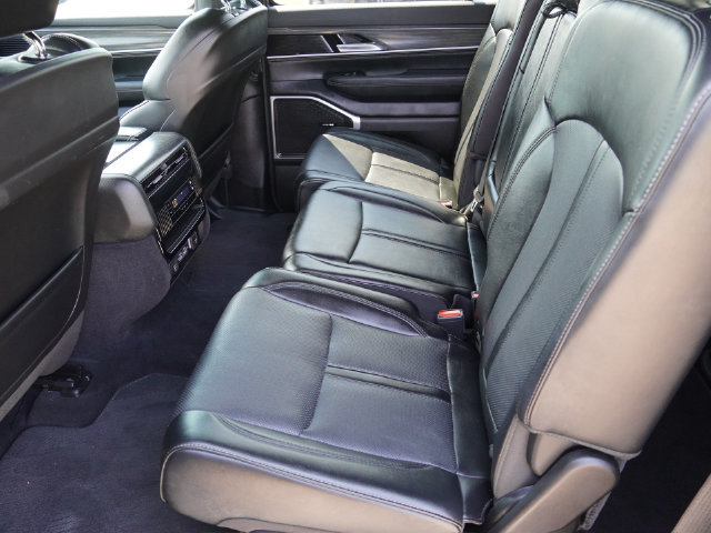 Used 2024 Jeep Wagoneer L Series II w/ Flexible Seating Group AWD/4WD image 26
