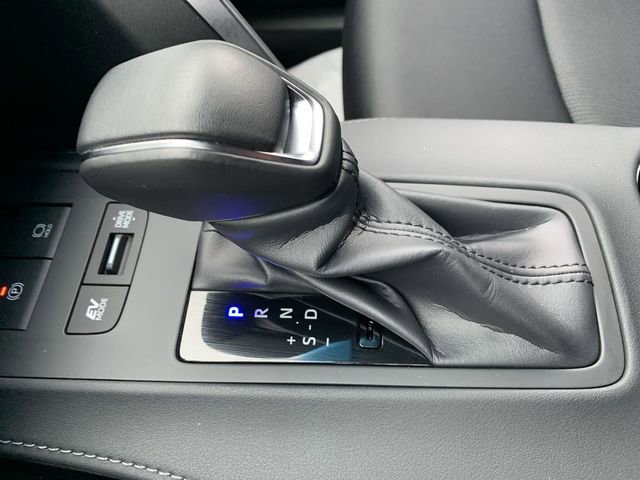 Used 2023 Toyota Venza LE image 25