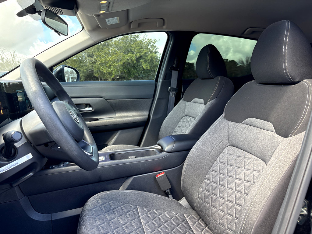 Used 2025 Nissan Kicks SV FWD image 14