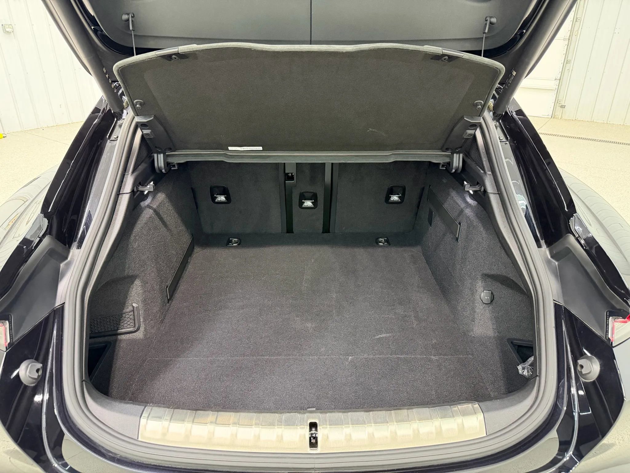 Used 2023 Porsche Taycan GTS image 18