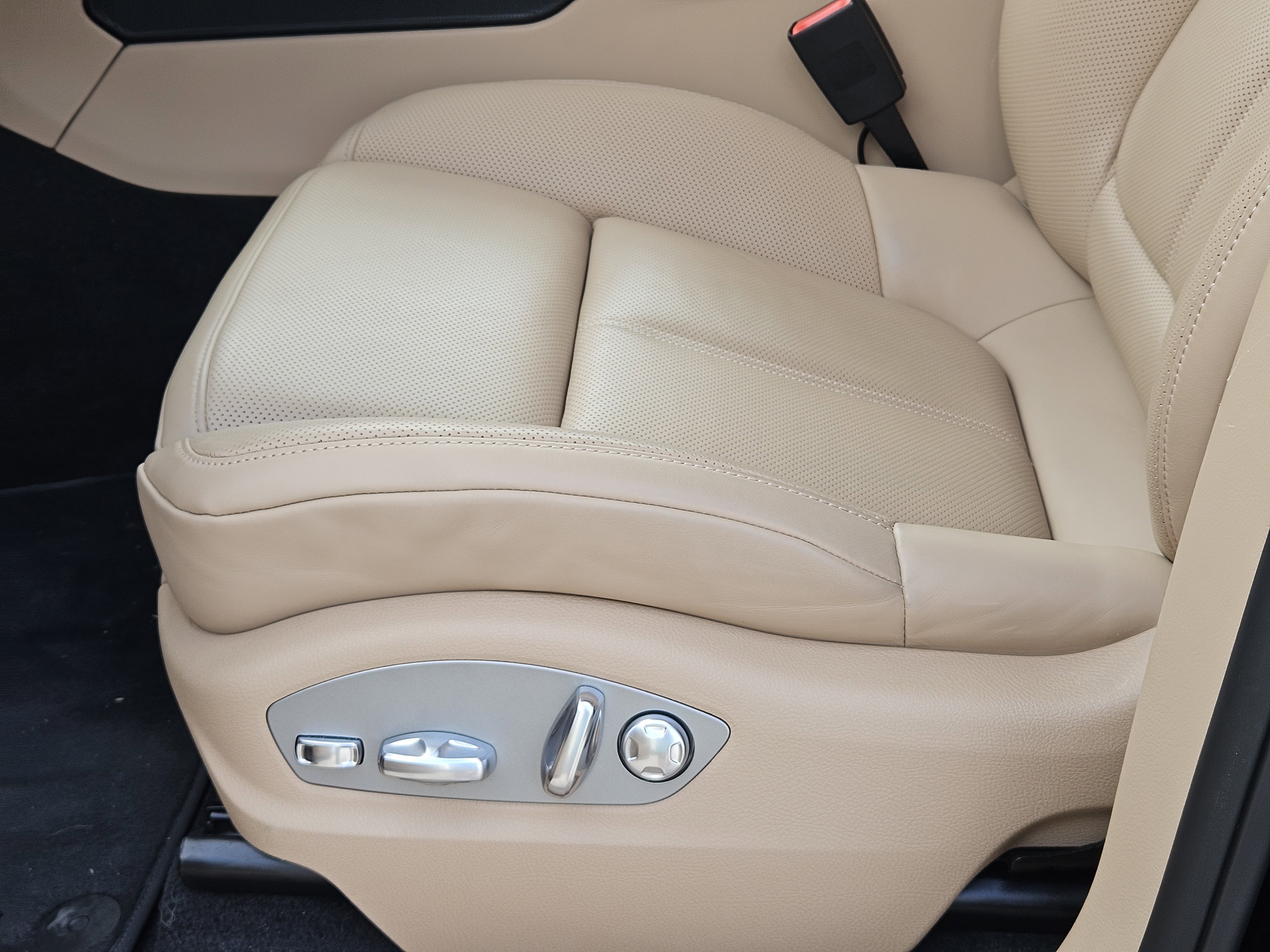 Certified 2026 Porsche Macan image 23