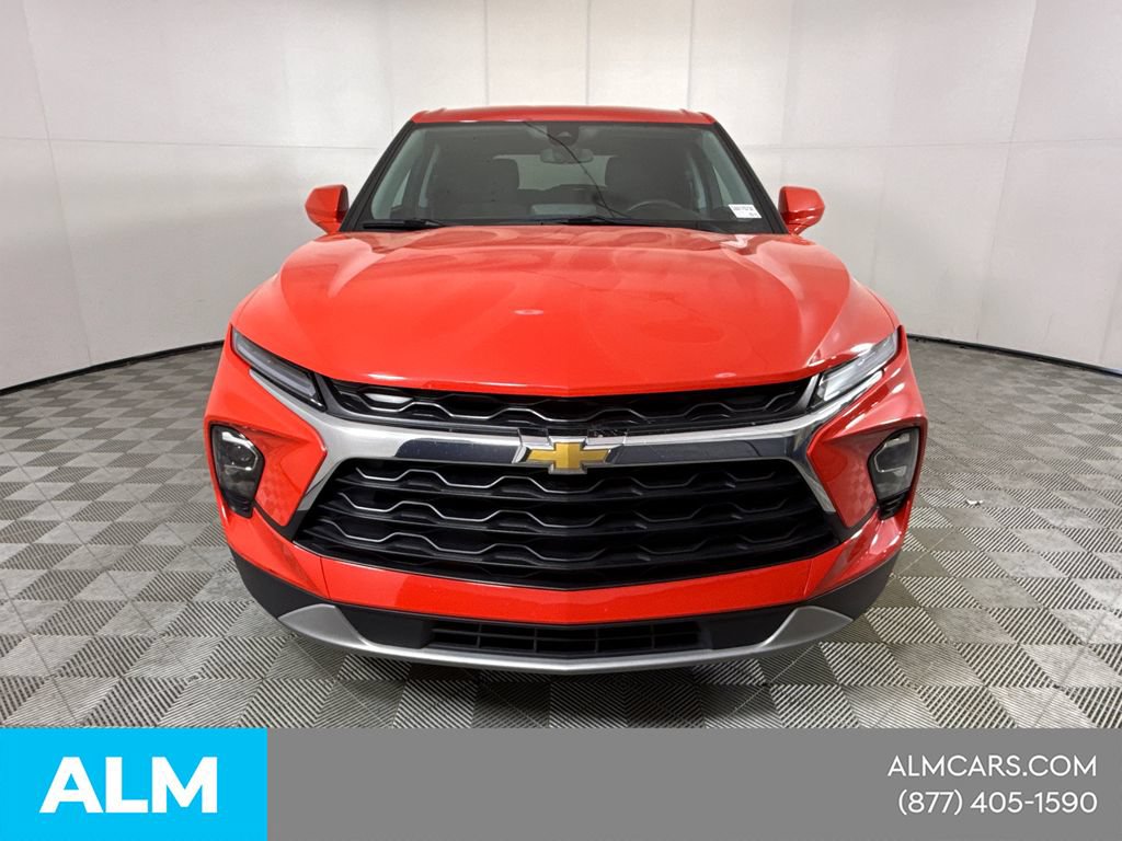 Used 2025 Chevrolet Blazer LT FWD image 2