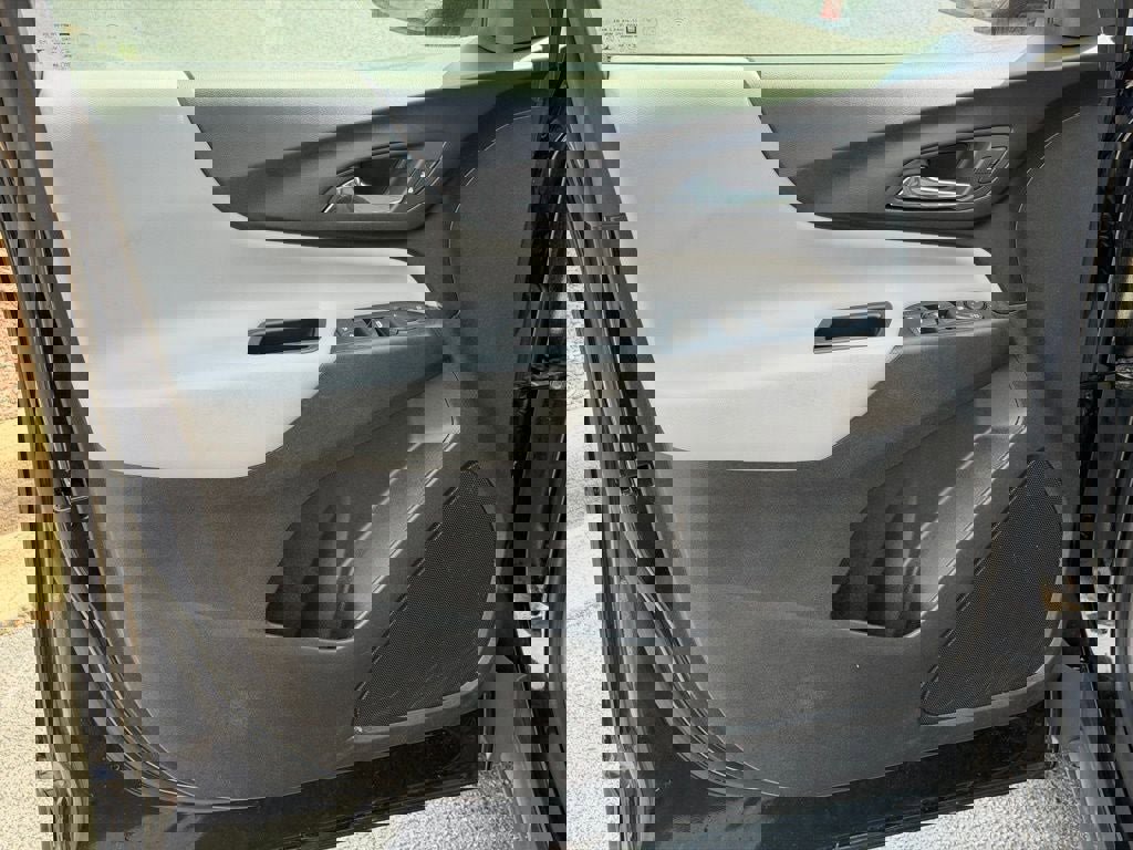 Used 2024 Chevrolet Equinox LS w/ LS Convenience Package image 19