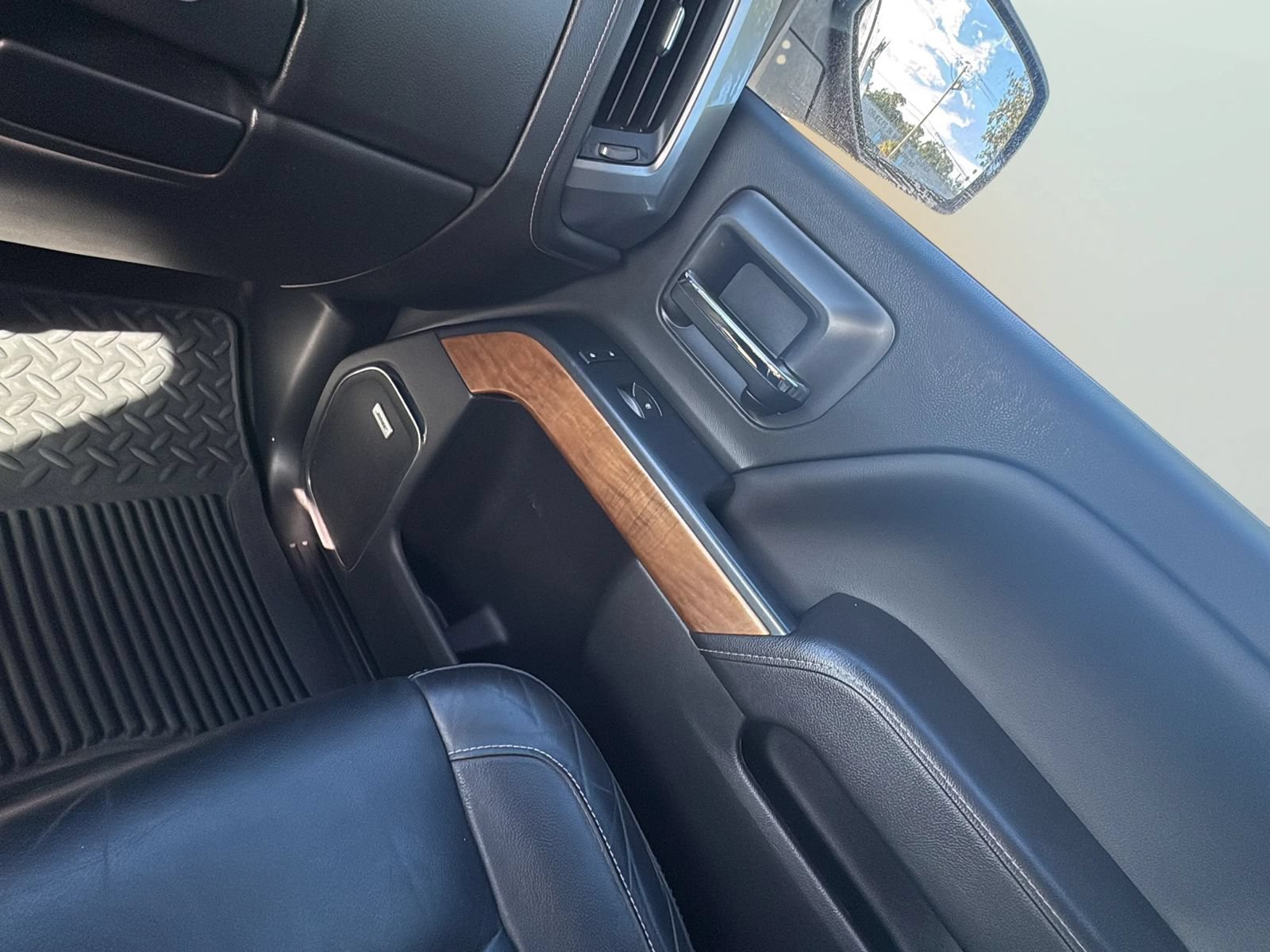Used 2017 Chevrolet Silverado 1500 LTZ w/ Sport Package AWD/4WD image 22