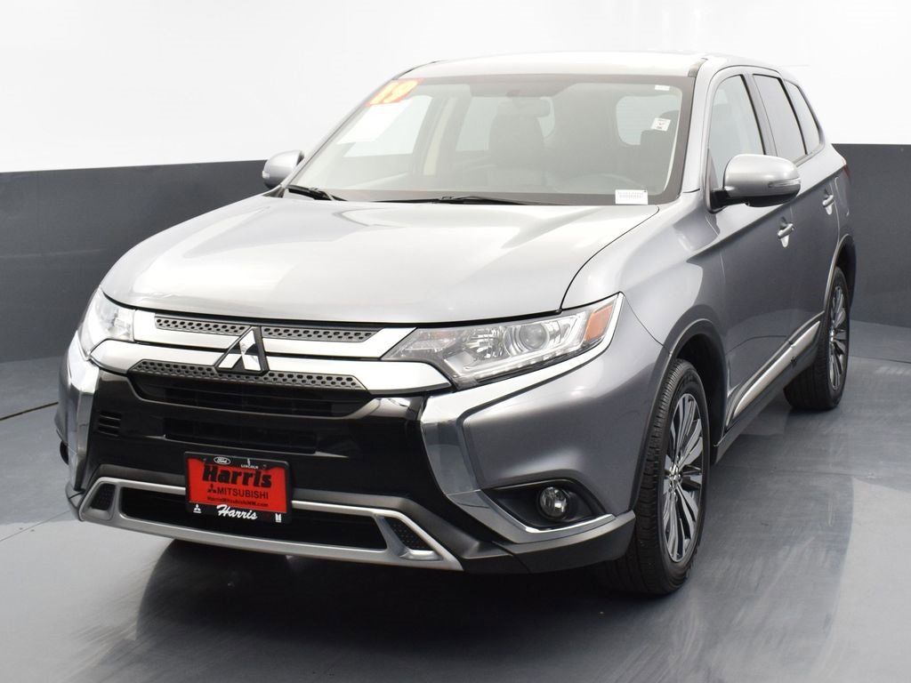 Used 2019 Mitsubishi Outlander SE image 1