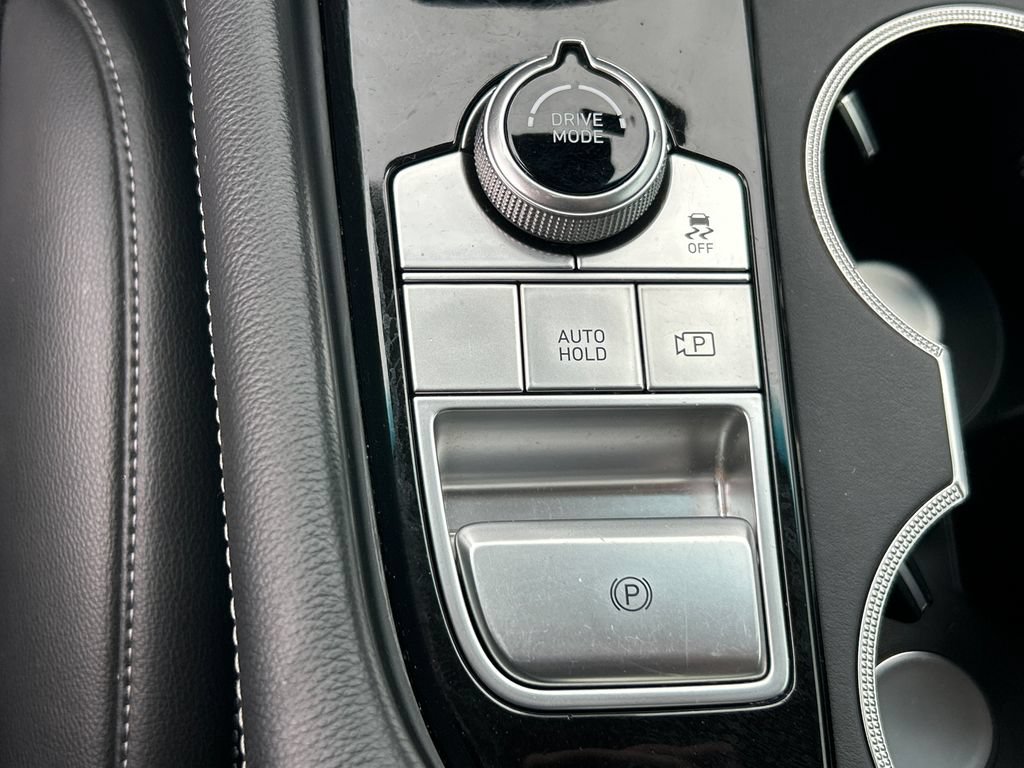 Used 2022 Genesis G70 2.0T AWD/4WD image 32