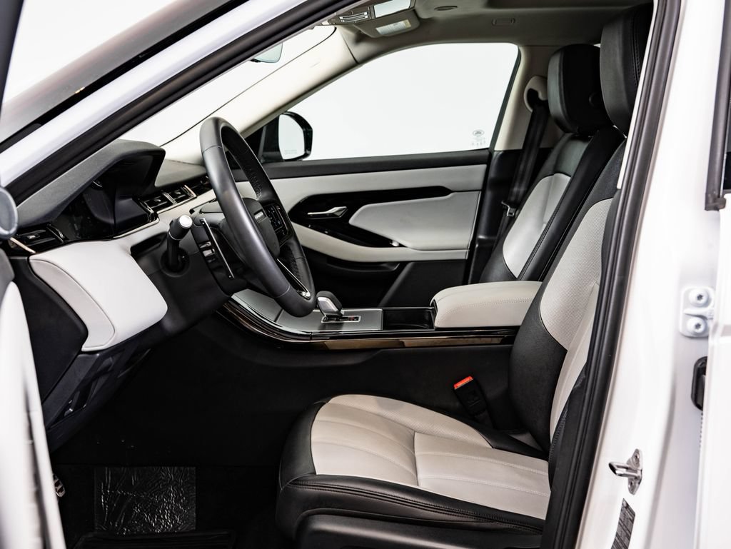 Used 2025 Land Rover Range Rover Evoque Dynamic SE AWD/4WD image 23