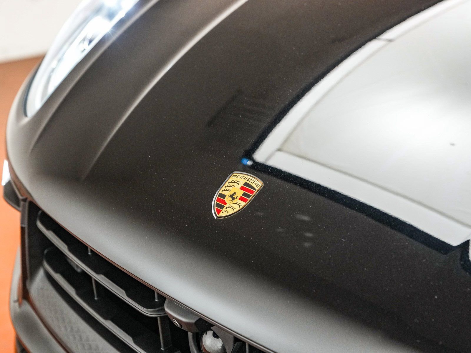 Certified 2025 Porsche Macan image 12