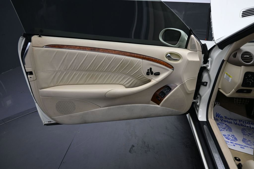 Used 2009 Mercedes-Benz CLK 350 Cabriolet image 4