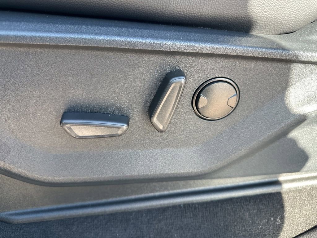 New 2026 Ford F250 Lariat w/ Black Appearance Package image 19