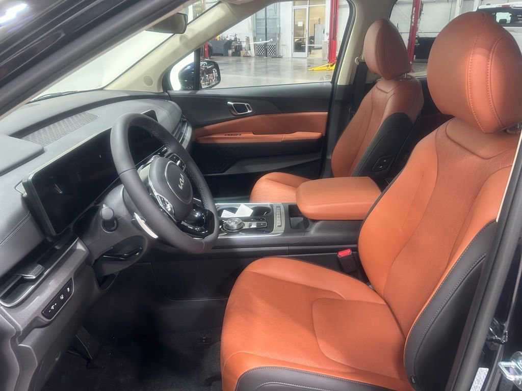 New 2026 Kia Carnival EX image 9