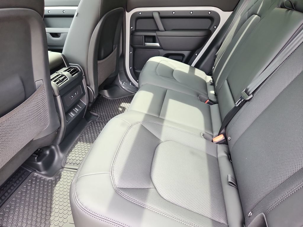 New 2026 Land Rover Defender 110 X-Dynamic SE AWD/4WD image 5