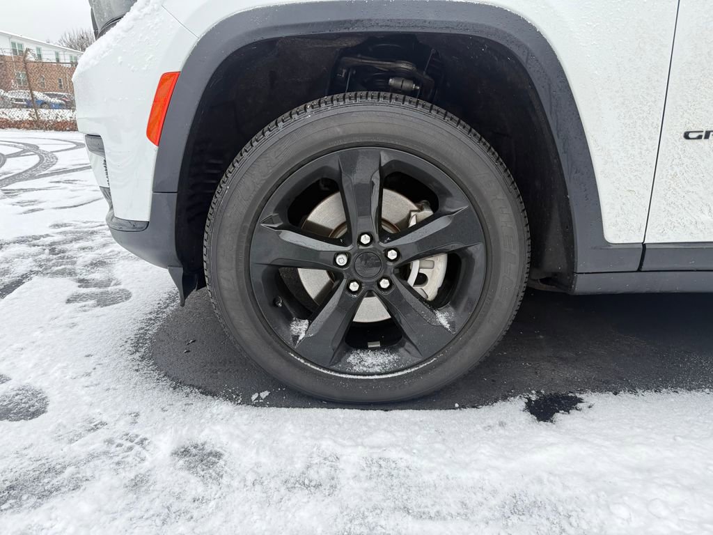 Used 2023 Jeep Grand Cherokee L Laredo image 9