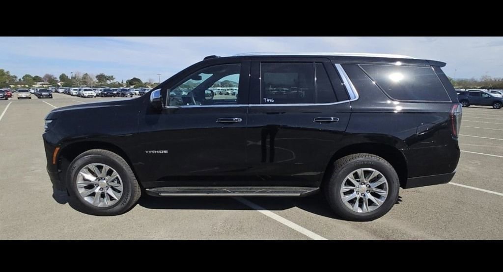 Used 2025 Chevrolet Tahoe Premier image 3