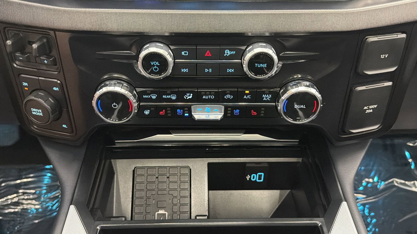 Used 2026 Ford F450 Platinum w/ FX4 Off-Road Package image 25