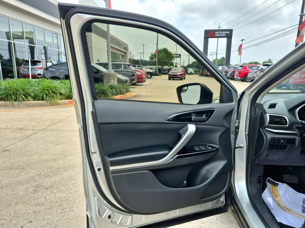 Used 2020 Mitsubishi Eclipse Cross LE FWD image 13