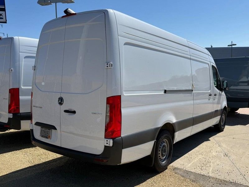 Used 2025 Mercedes-Benz Sprinter 2500 image 3