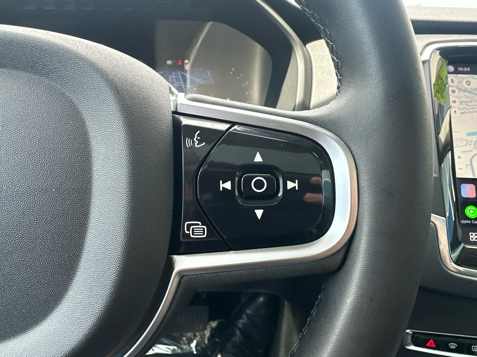 Used 2025 Volvo XC90 B5 Core w/ Protection Package Premier AWD/4WD image 14