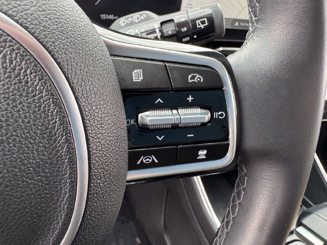 Used 2025 Kia Carnival SX w/ SX Dark Edition Package FWD image 26