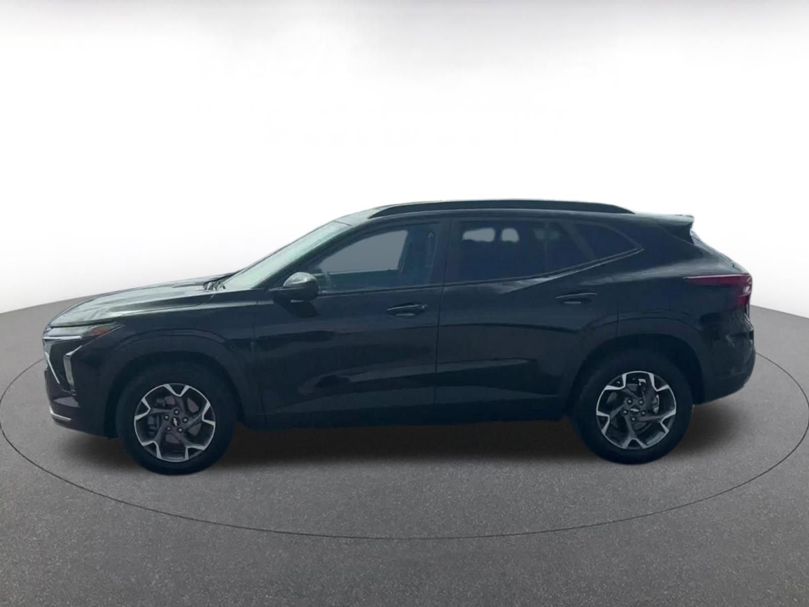 Used 2025 Chevrolet Trax LT image 8