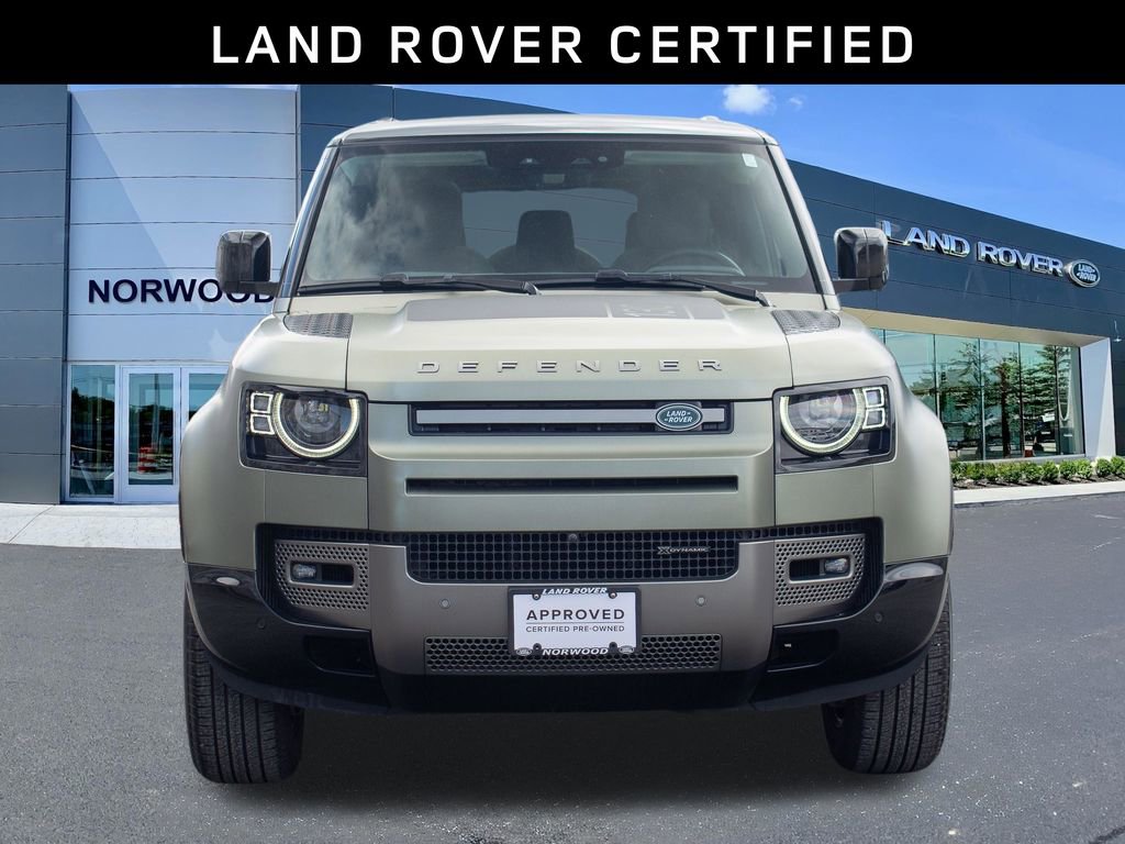 Used 2023 Land Rover Defender 130 X-Dynamic SE image 2